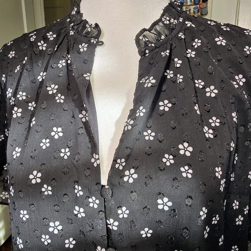 Tamara H. Floral Black Women's Top Size M - Picture 2 of 10